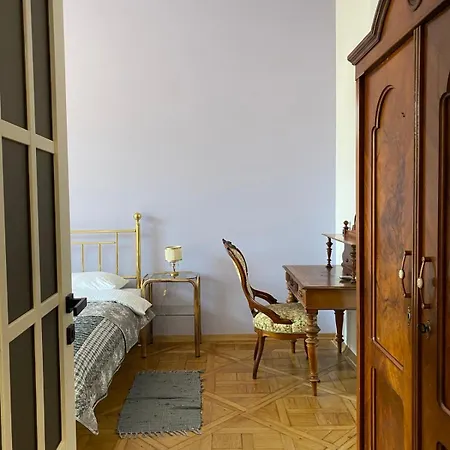 3 Bedrooms On Nasypna 3 Apartamento