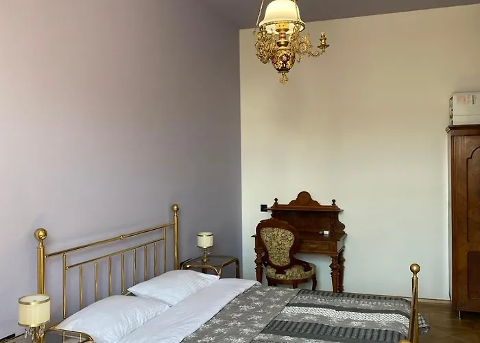 דירה 3 Bedrooms On Nasypna 3 *