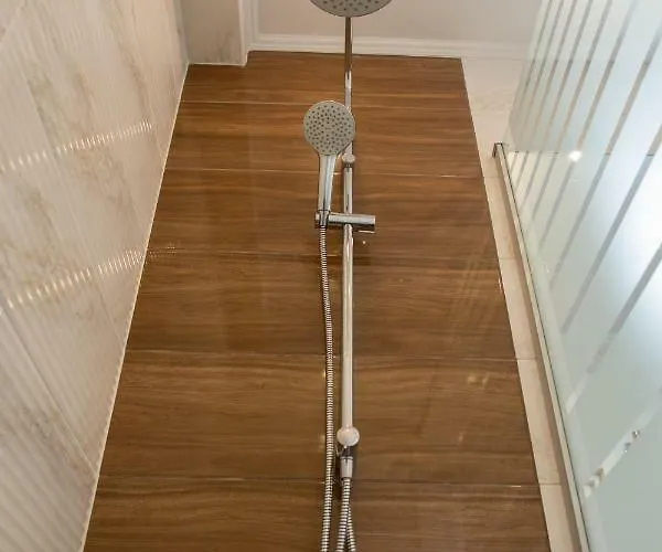 3 Bedrooms On Nasypna 3 לבוב